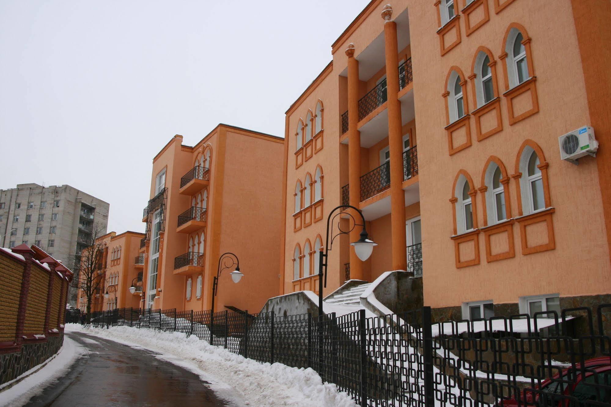 Premier Hotel Shafran Sumî Exterior foto