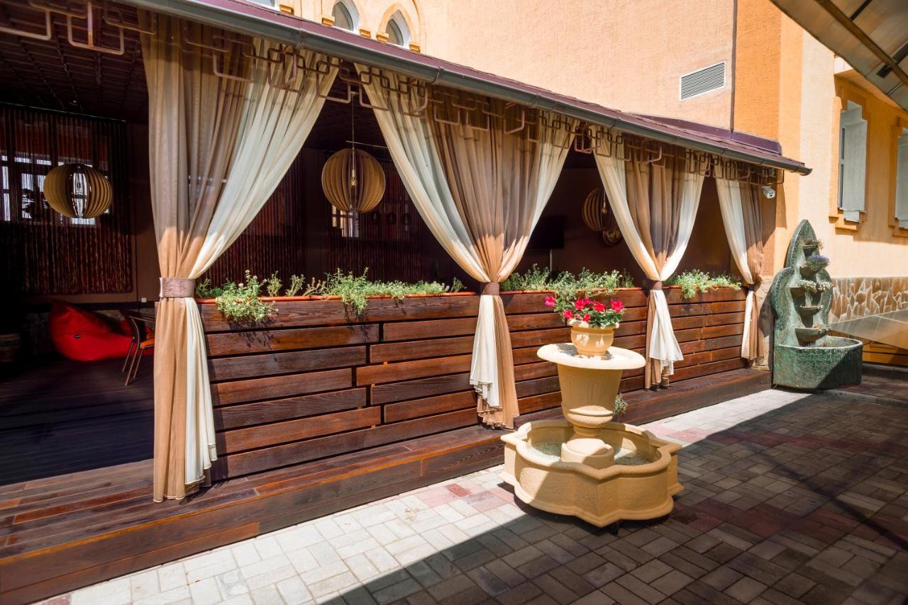 Premier Hotel Shafran Sumî Exterior foto